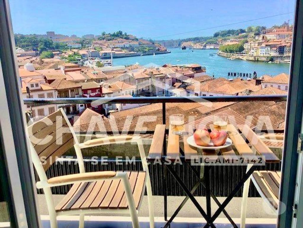 Apartamentos a venda Vila Nova de Gaia - Fotos para Apartamento T2 com Varanda Privativa e Deslumbrantes Vistas para