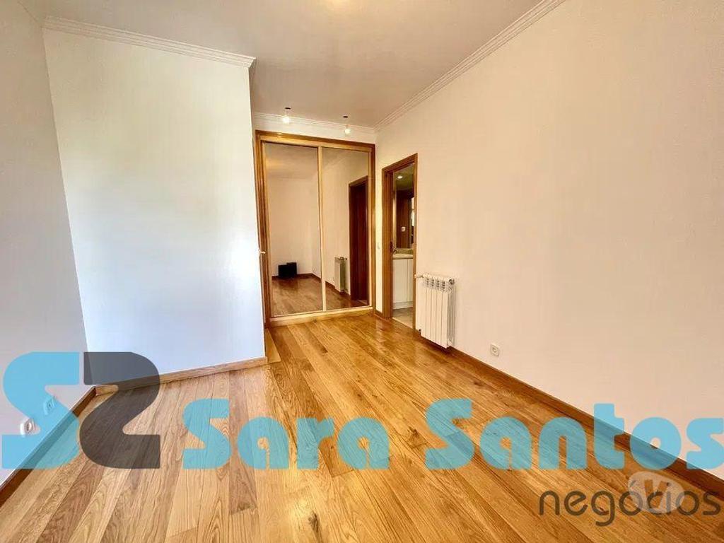 Apartamentos a venda Vila Nova de Gaia - Fotos para T2, em condomínio com piscina e jardim, na praia de Miramar-