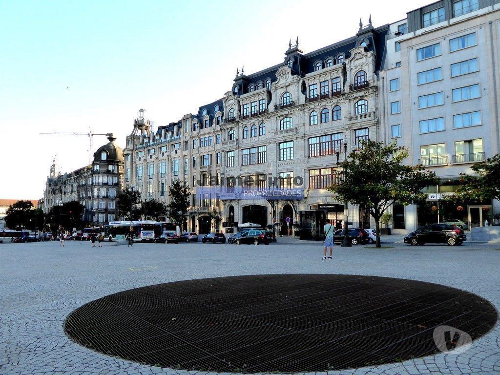 Comprar Loja Porto - Fotos para PRÉDIO Traça antiga, ZONA HISTÓRICA PORTO. Portugal, zona...