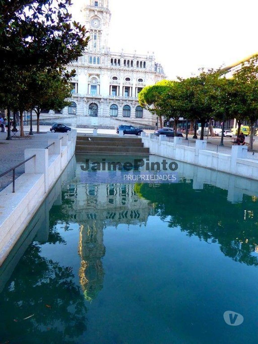Comprar Loja Porto - Fotos para PRÉDIO Traça antiga, ZONA HISTÓRICA PORTO. Portugal, zona...