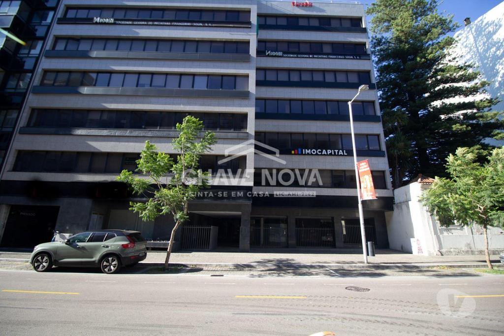 Comprar Loja Porto - Fotos para Estabelecimento Comercial de 2 frentes com 2 pisos na Avenida...