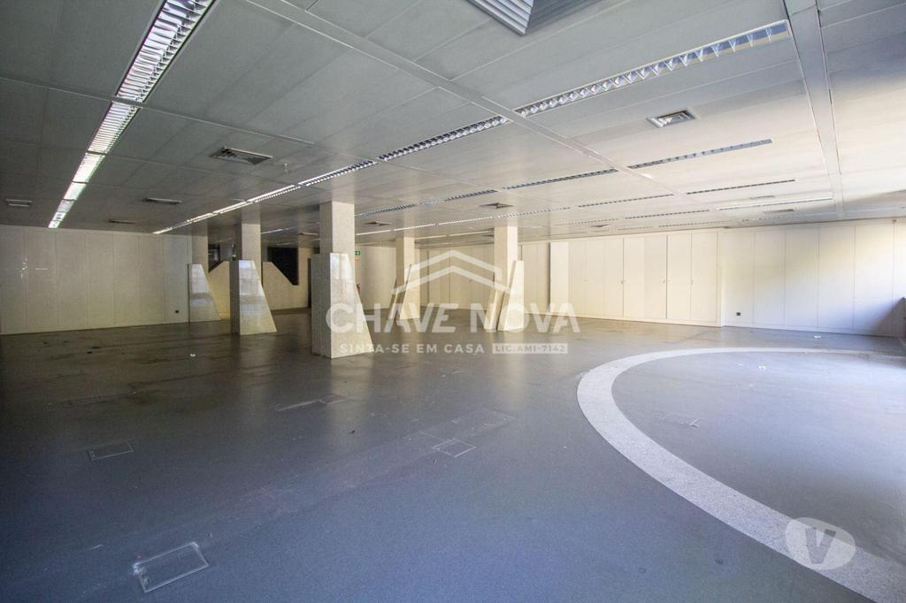 Comprar Loja Porto - Fotos para Estabelecimento Comercial de 2 frentes com 2 pisos na Avenida...