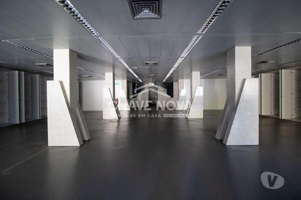 Comprar Loja Porto - Fotos para Estabelecimento Comercial de 2 frentes com 2 pisos na Avenida...