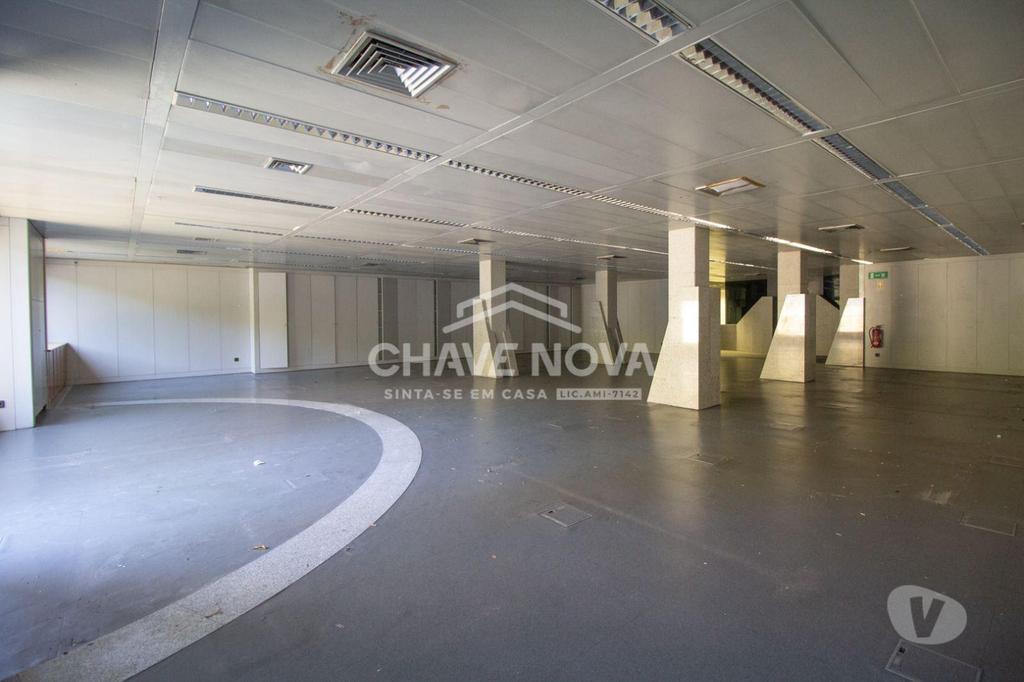 Comprar Loja Porto - Fotos para Estabelecimento Comercial de 2 frentes com 2 pisos na Avenida...