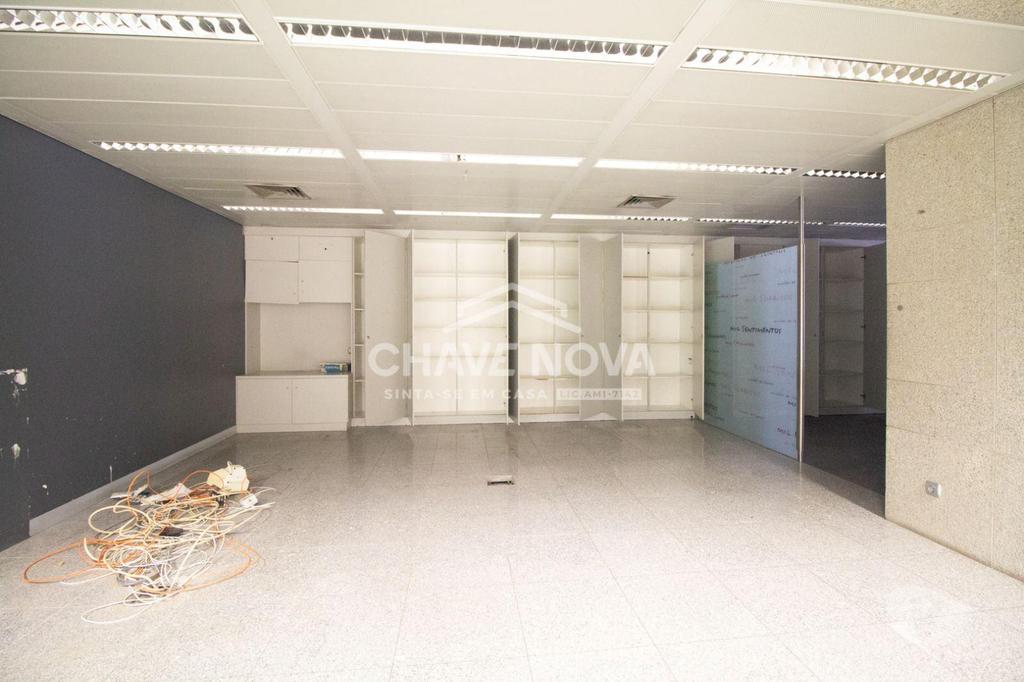 Comprar Loja Porto - Fotos para Estabelecimento Comercial de 2 frentes com 2 pisos na Avenida...