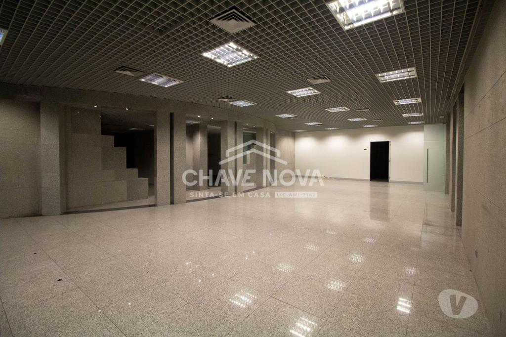 Comprar Loja Porto - Fotos para Estabelecimento Comercial de 2 frentes com 2 pisos na Avenida...
