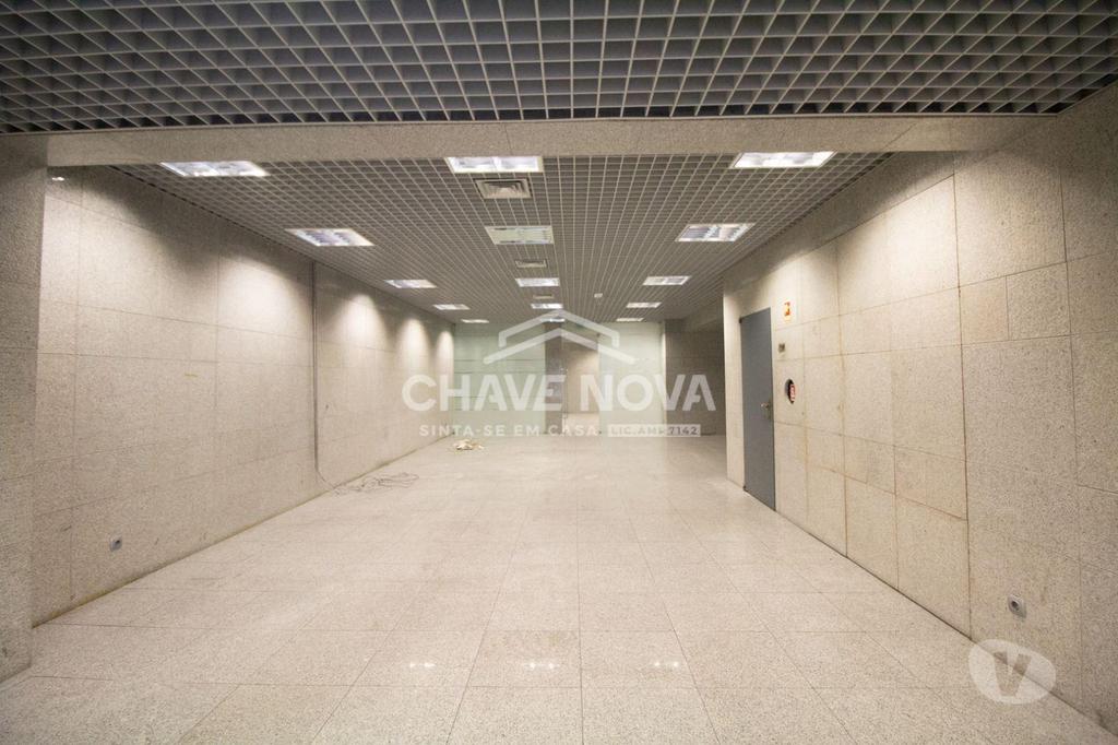 Comprar Loja Porto - Fotos para Estabelecimento Comercial de 2 frentes com 2 pisos na Avenida...