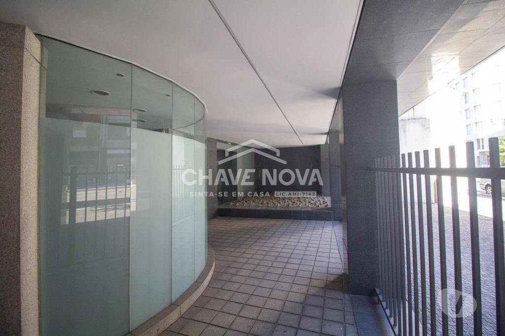 Comprar Loja Porto - Fotos para Estabelecimento Comercial de 2 frentes com 2 pisos na Avenida...
