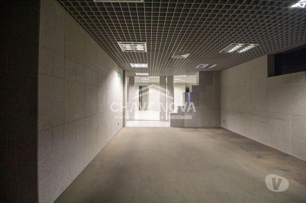 Comprar Loja Porto - Fotos para Estabelecimento Comercial de 2 frentes com 2 pisos na Avenida...