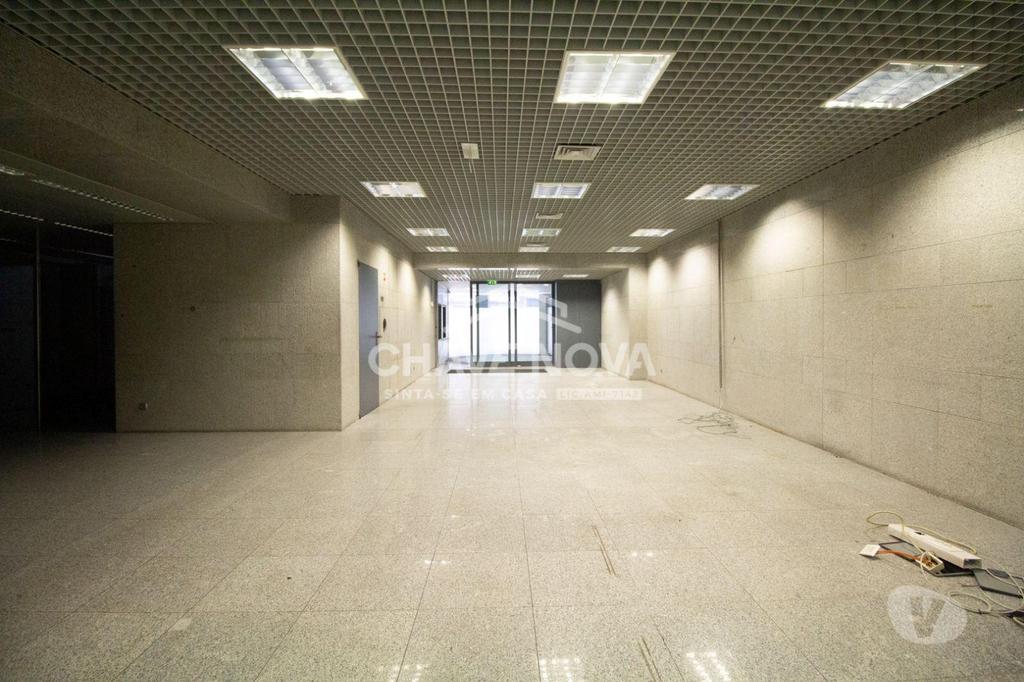 Comprar Loja Porto - Fotos para Estabelecimento Comercial de 2 frentes com 2 pisos na Avenida...