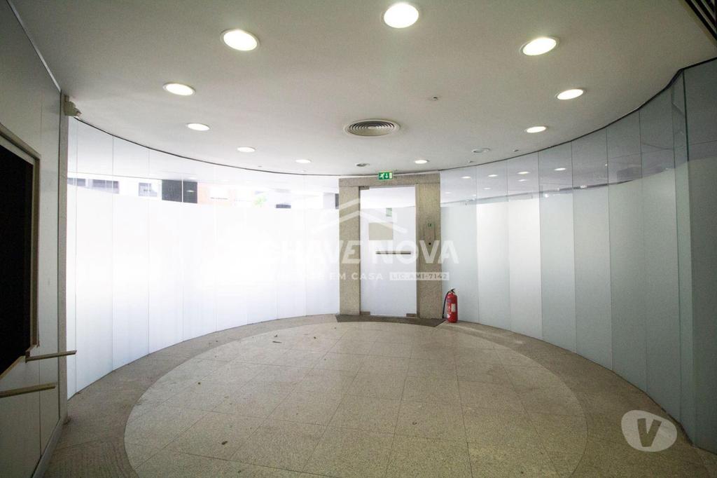 Comprar Loja Porto - Fotos para Estabelecimento Comercial de 2 frentes com 2 pisos na Avenida...