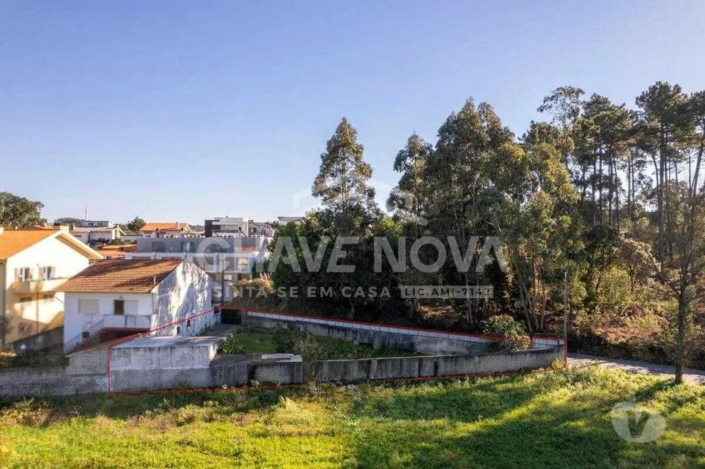 Terrenos Vila Nova de Gaia - Fotos para Terreno para construção já murado e com garagem (MAD 01483)