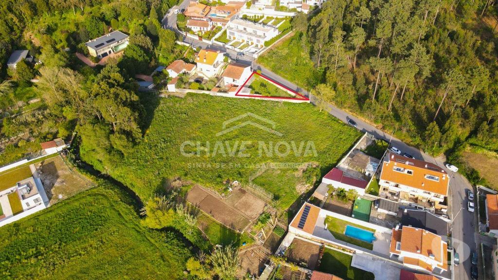 Terrenos Vila Nova de Gaia - Fotos para Terreno para construção já murado e com garagem (MAD 01483)
