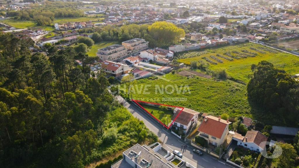 Terrenos Vila Nova de Gaia - Fotos para Terreno para construção já murado e com garagem (MAD 01483)