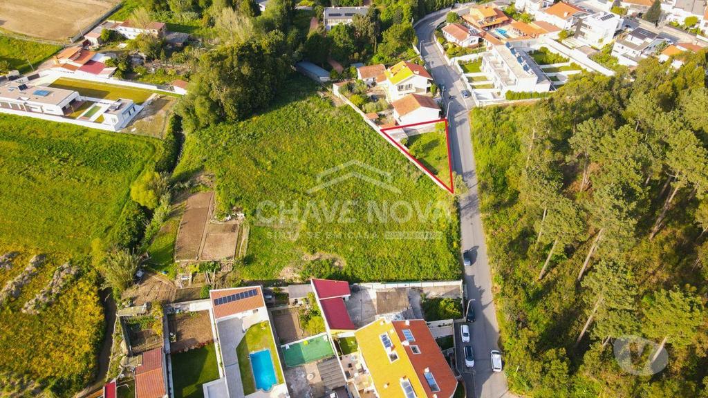 Terrenos Vila Nova de Gaia - Fotos para Terreno para construção já murado e com garagem (MAD 01483)