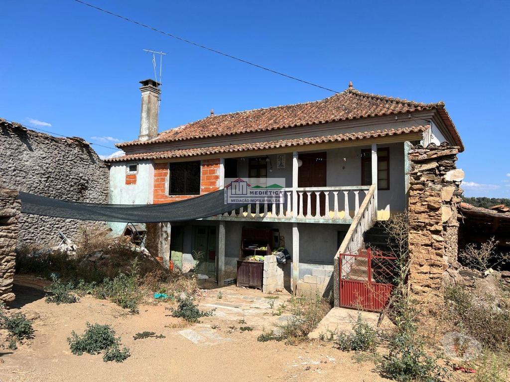 Apartamentos a venda Alfândega da Fé - Fotos para Moradia barata em Valverde (Alfândega da Fé) com amplo