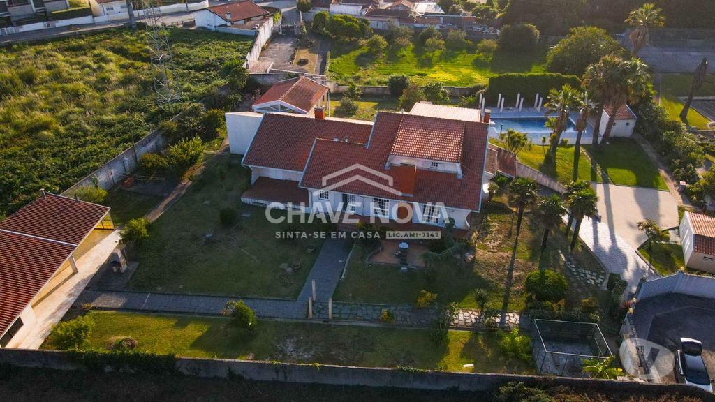 Apartamentos a venda Vila Nova de Gaia - Fotos para Moradia V11 com piscina interior e exterior em Arcozelo.