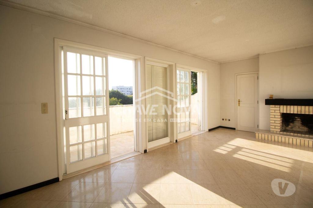 Apartamentos a venda Vila Nova de Gaia - Fotos para Moradia V11 com piscina interior e exterior em Arcozelo.