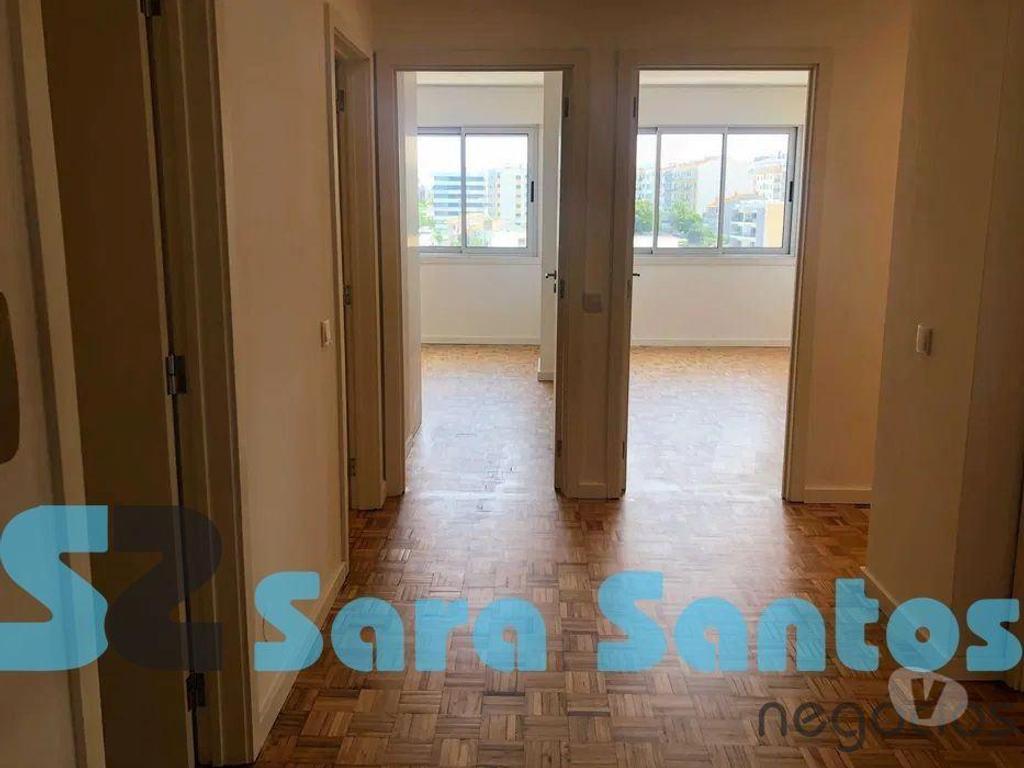 Apartamentos a venda Vila Nova de Gaia - Fotos para T3 Renovado C Cozinha Equipada e garagem, centro Gaia (SS0524)