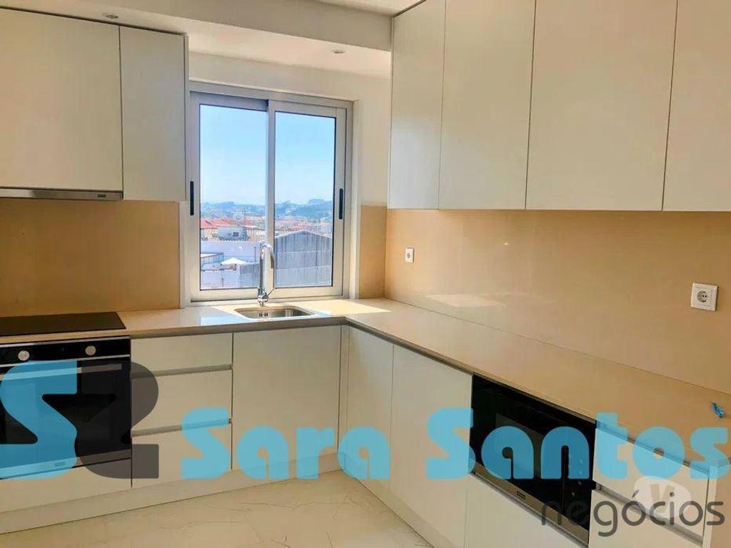 Apartamentos a venda Vila Nova de Gaia - Fotos para T3 Renovado C Cozinha Equipada e garagem, centro Gaia (SS0524)