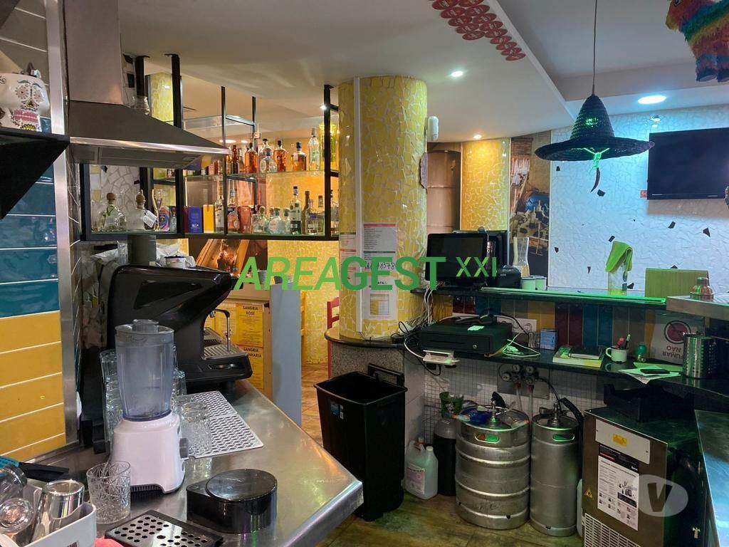 Comprar Loja Loures - Fotos para Conjunto de três lojas para venda, com rendimento Zona de...