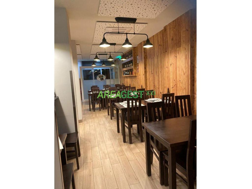 Comprar Loja Loures - Fotos para Conjunto de três lojas para venda, com rendimento Zona de...