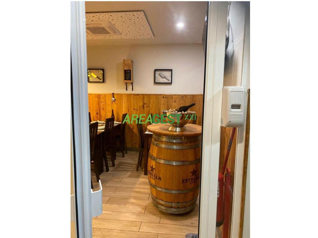 Comprar Loja Loures - Fotos para Conjunto de três lojas para venda, com rendimento Zona de...