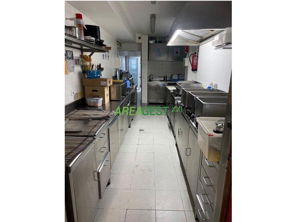 Comprar Loja Loures - Fotos para Conjunto de três lojas para venda, com rendimento Zona de...