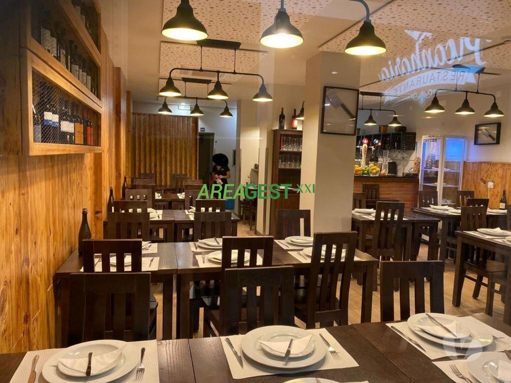 Comprar Loja Loures - Fotos para Conjunto de três lojas para venda, com rendimento Zona de...