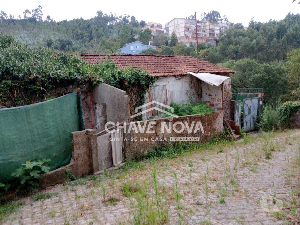 Apartamentos a venda Gondomar - Fotos para CASA COM TERRENO INDEPENDENTE PARA RECONSTRUIR (RT 02381)