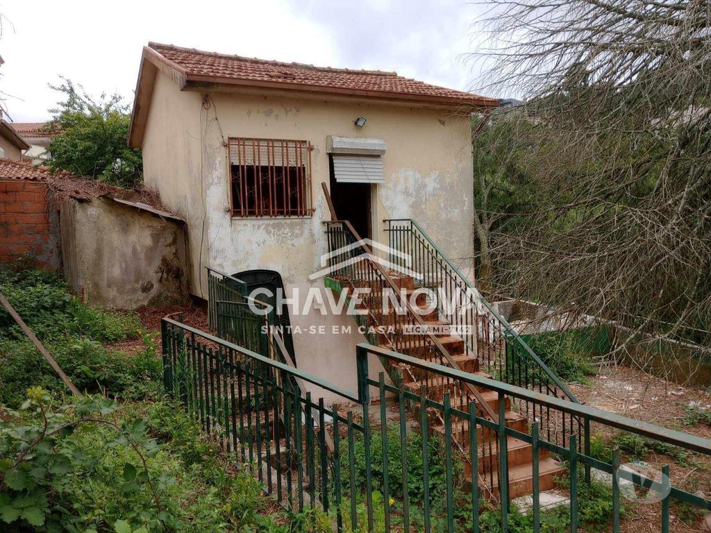 Apartamentos a venda Gondomar - Fotos para CASA COM TERRENO INDEPENDENTE PARA RECONSTRUIR (RT 02381)