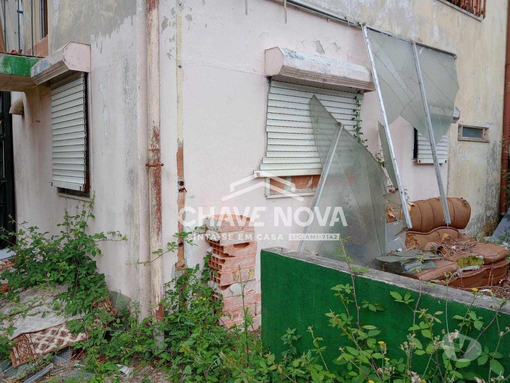 Apartamentos a venda Gondomar - Fotos para CASA COM TERRENO INDEPENDENTE PARA RECONSTRUIR (RT 02381)