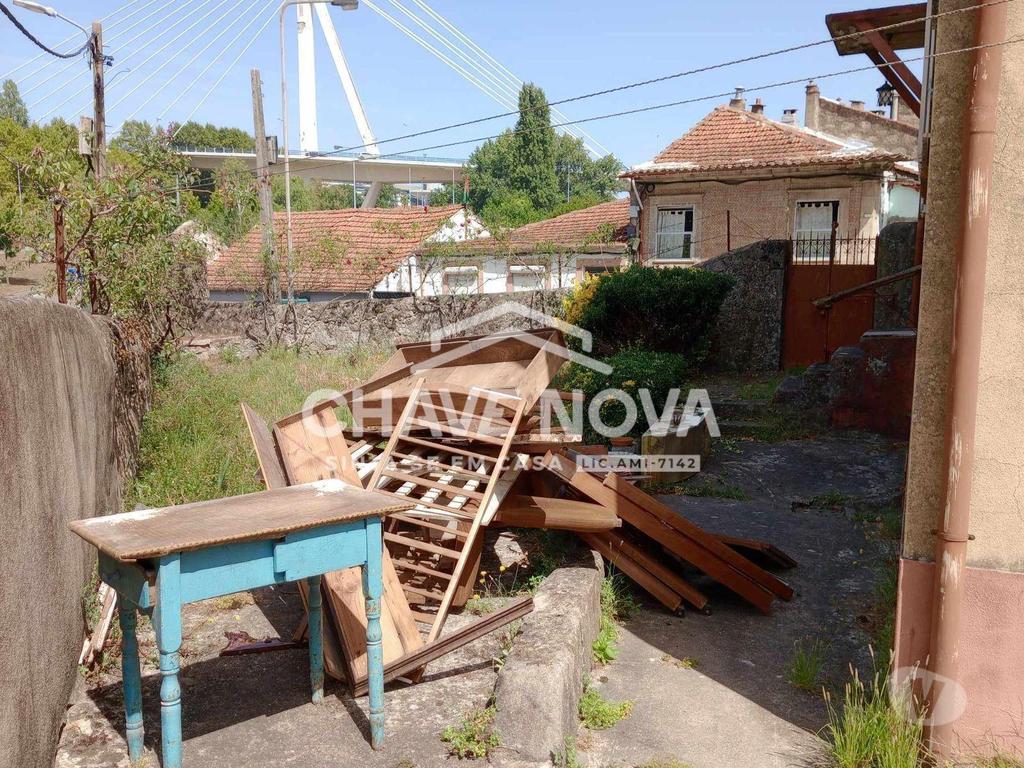 Apartamentos a venda Porto - Fotos para Porto-Casa para recuperar em Campanhã (RT 02382)