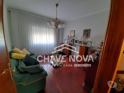 Apartamentos a venda - Fotos para Moradia T4+1 (Mais prédio com dois apartamentos T2) (RT 02457)