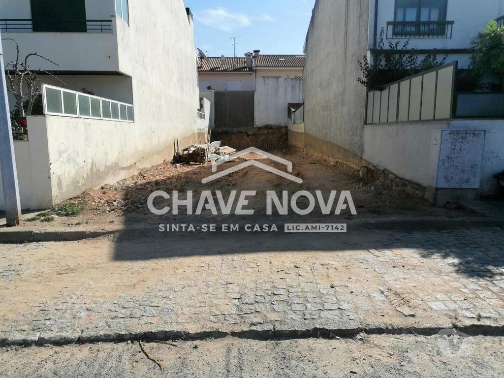 Apartamentos a venda Gondomar - Fotos para Terreno com Moradia V3. Nova, de 2 frentes, 2 pisos. Baguim do