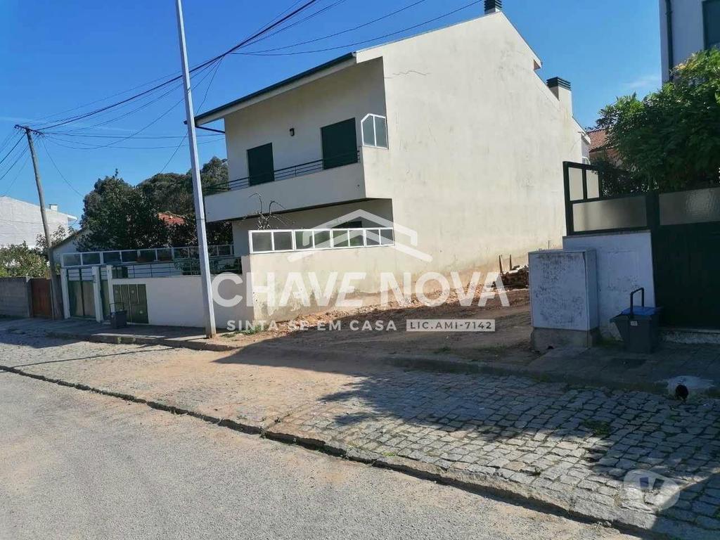 Apartamentos a venda Gondomar - Fotos para Terreno com Moradia V3. Nova, de 2 frentes, 2 pisos. Baguim do
