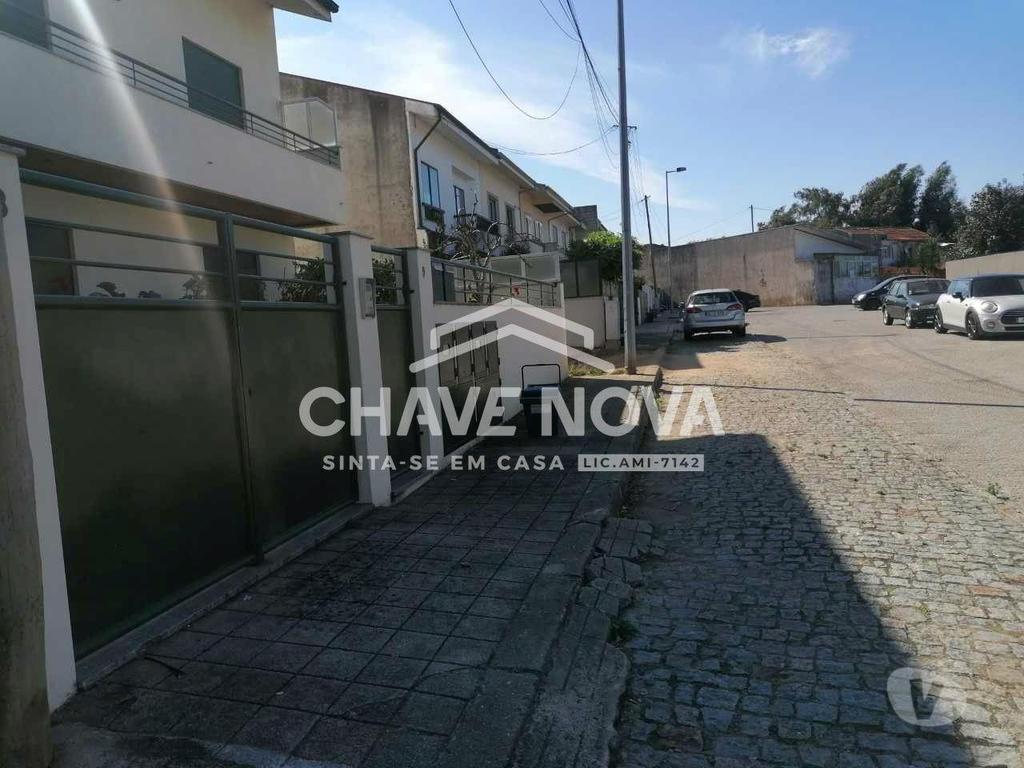 Apartamentos a venda Gondomar - Fotos para Terreno com Moradia V3. Nova, de 2 frentes, 2 pisos. Baguim do