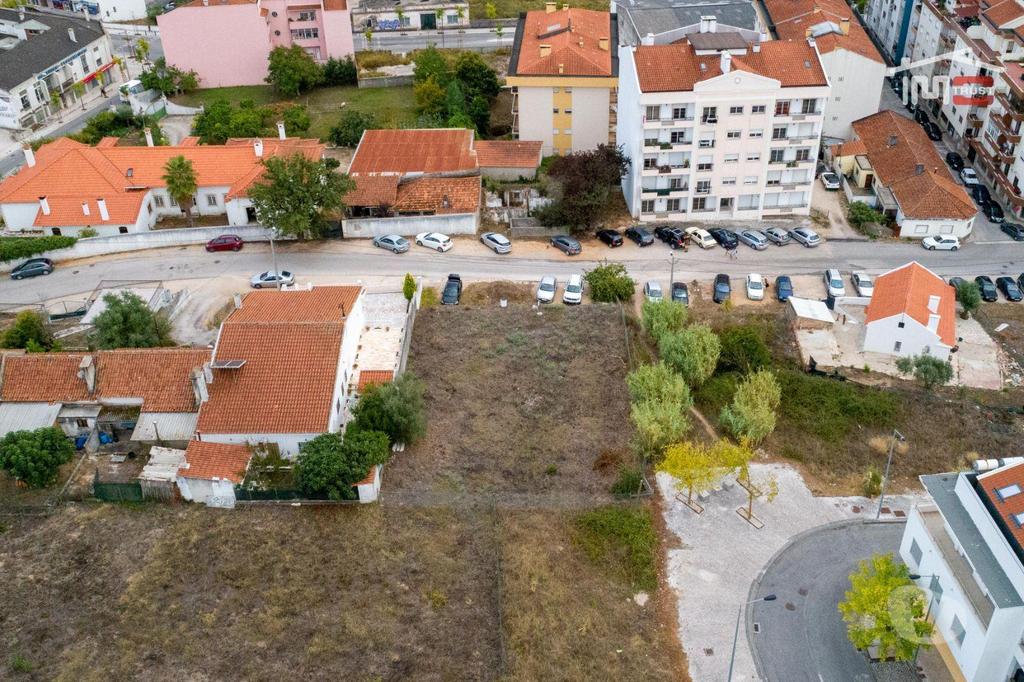 Comprar Loja Ourém - Fotos para Terreno para Construção de Prédio