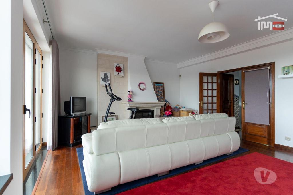 Apartamentos a venda Ourém - Fotos para Ourem-Moradia T6 c espaço para comércio (1-M-000604)
