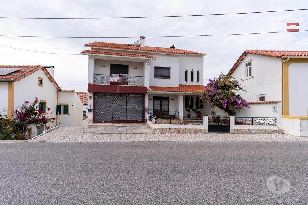 Apartamentos a venda Ourém - Fotos para Ourem-Moradia T6 c espaço para comércio (1-M-000604)