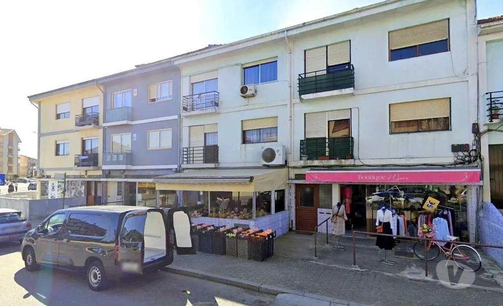 Comprar Loja Vila Nova de Gaia - Fotos para PRÉDIO (T2 + T2 + Loja) com rendimento -negociavel