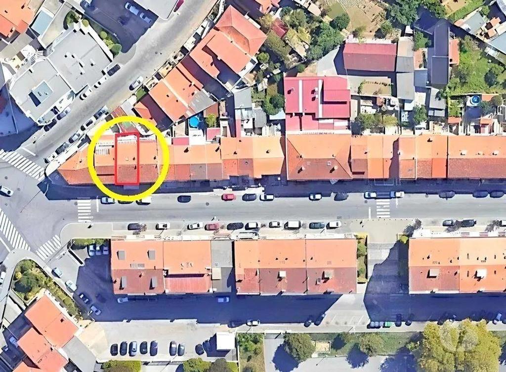 Comprar Loja Vila Nova de Gaia - Fotos para PRÉDIO (T2 + T2 + Loja) com rendimento -negociavel
