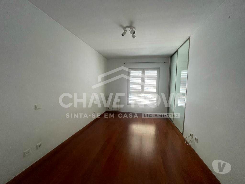 Apartamentos a venda Porto - Fotos para Porto-T4 com vistas para a Avenida do Bessa (MAD 01512)