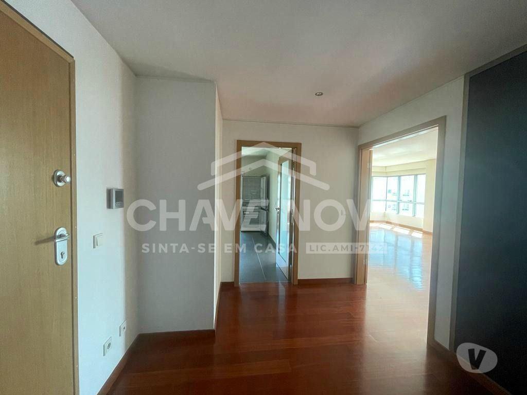 Apartamentos a venda Porto - Fotos para Porto-T4 com vistas para a Avenida do Bessa (MAD 01512)