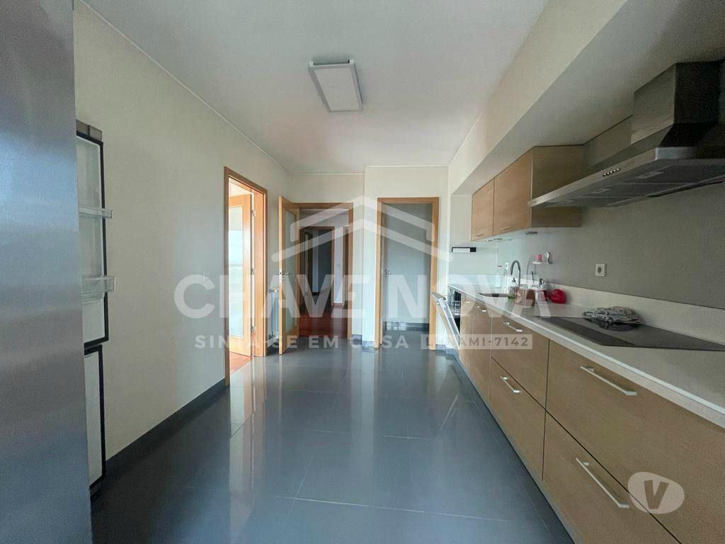 Apartamentos a venda Porto - Fotos para Porto-T4 com vistas para a Avenida do Bessa (MAD 01512)