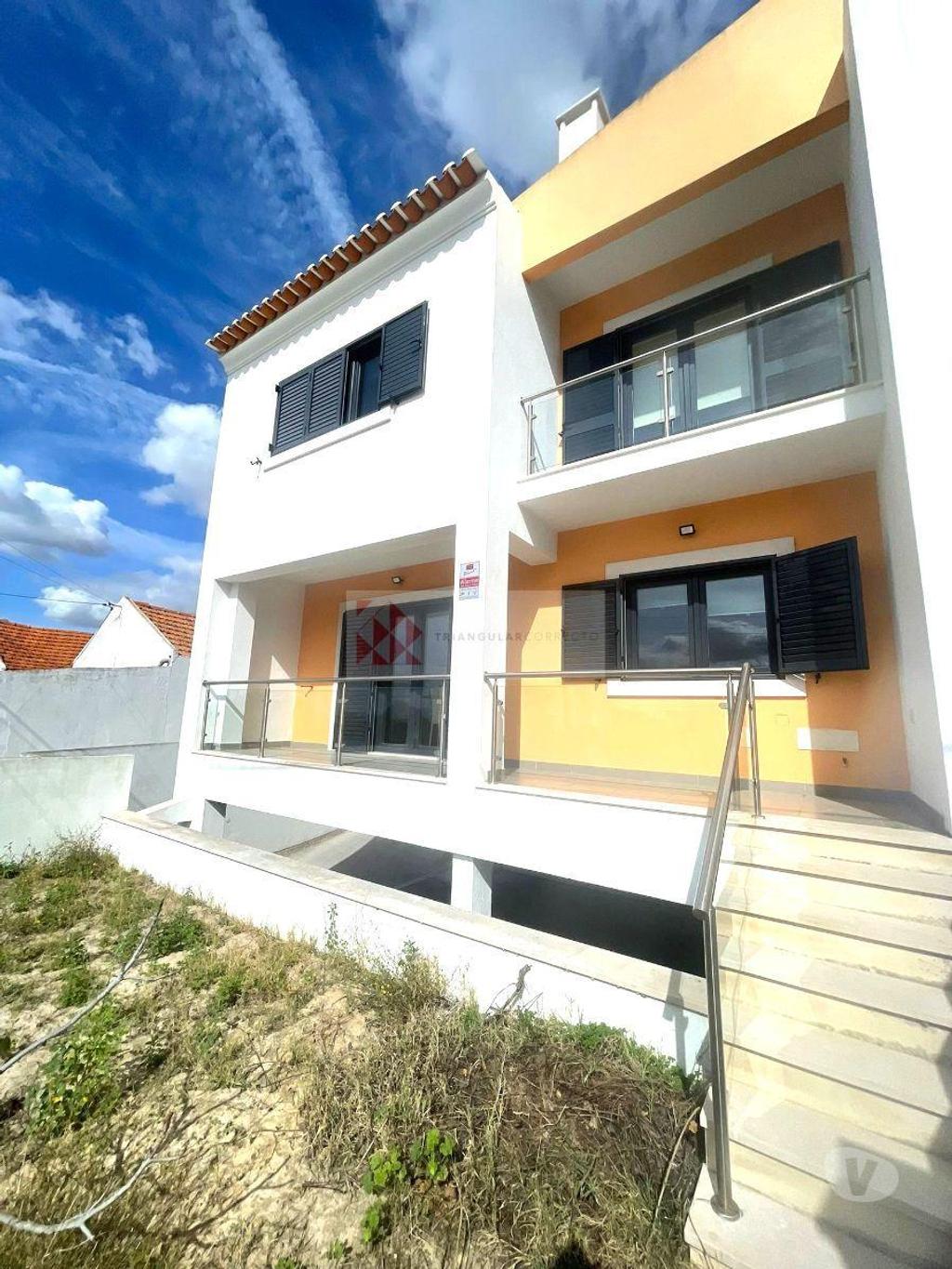 Apartamentos a venda Palmela - Fotos para Moradia T4 Recente com quintal e garagem em Palmela, Setúbal,