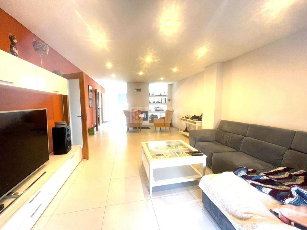 Apartamentos a venda Palmela - Fotos para Moradia T4 Recente com quintal e garagem em Palmela, Setúbal,