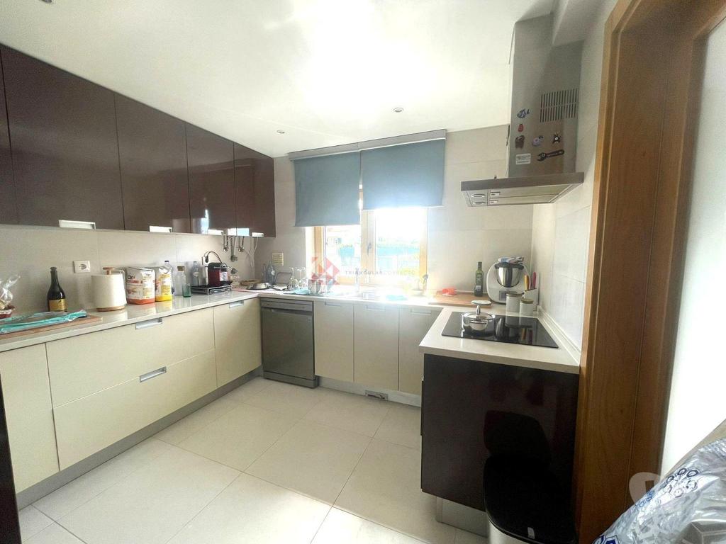 Apartamentos a venda Palmela - Fotos para Moradia T4 Recente com quintal e garagem em Palmela, Setúbal,