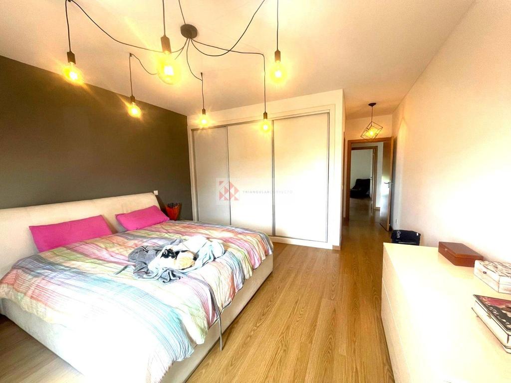 Apartamentos a venda Palmela - Fotos para Moradia T4 Recente com quintal e garagem em Palmela, Setúbal,
