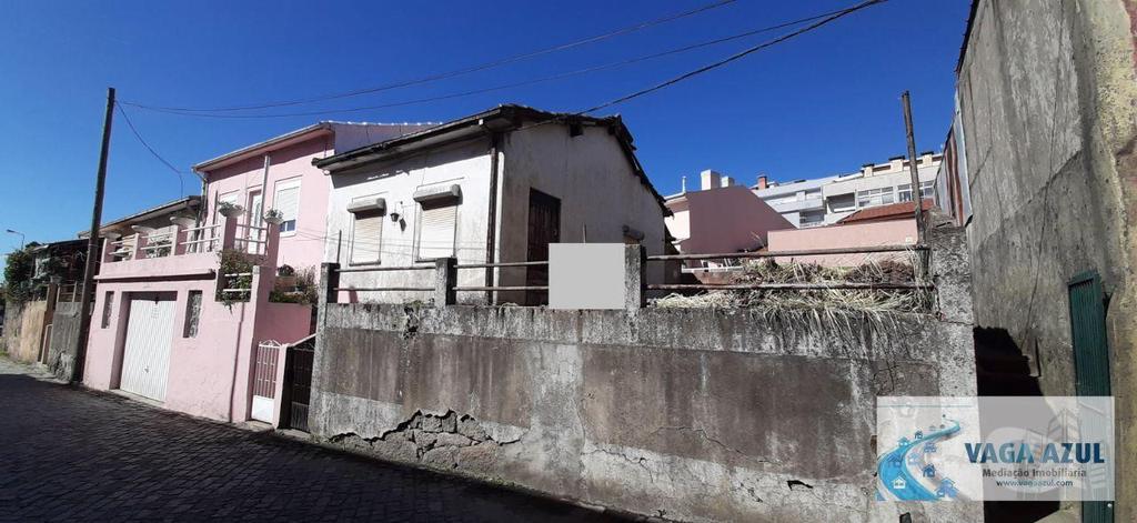 Apartamentos a venda Gondomar - Fotos para Moradia Térrea T1 com quintal e anexo para Recuperar na Venda